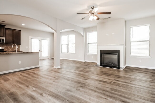 Photo - 2000 St John Ct