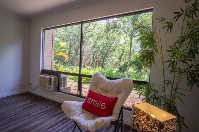 Building Photo - 15 Kulanihakoi St Unit 13B