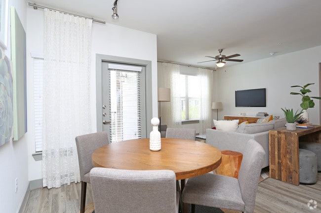 2 Br, Dining Room