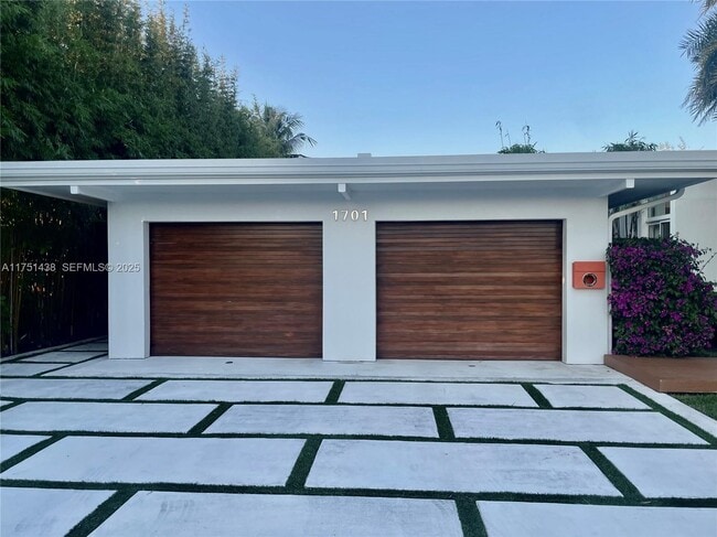 Photo - 1701 SE 11th St