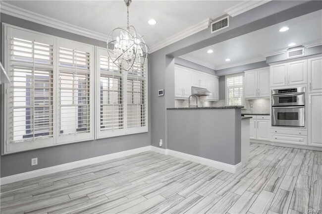 Building Photo - 2682 Bungalow Pl Rental