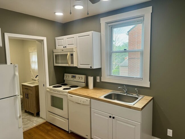 Photo - 931 Baldwin St Unit 1