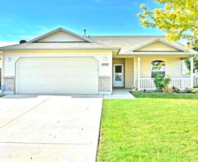 Building Photo - 10787 Gossamer St