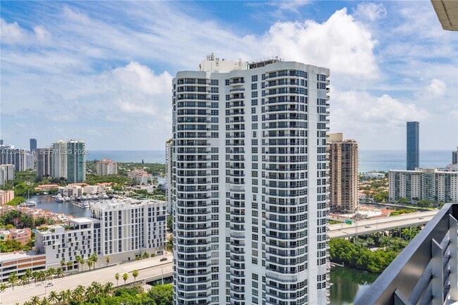 Building Photo - 3530 Mystic Pointe Dr Unit 3206