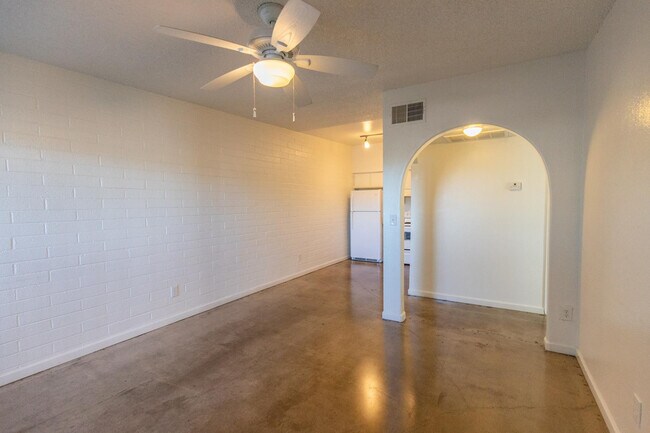 Photo - 1343 W 3rd St