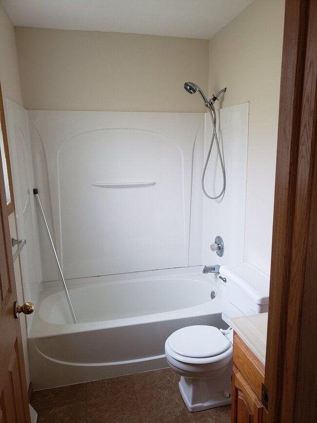 Photo - 1 Bedroom, 1 Bath Townhouse LeClaire, IA