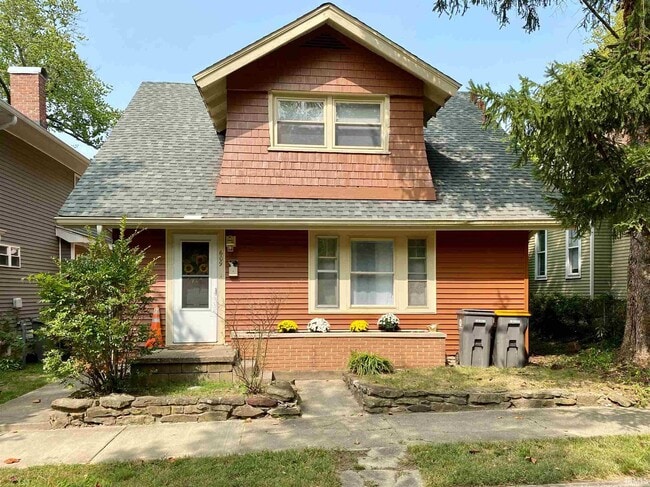 Building Photo - 609 E University St