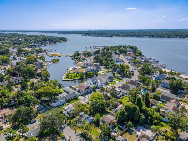 Photo - 105 Longfellow Ave