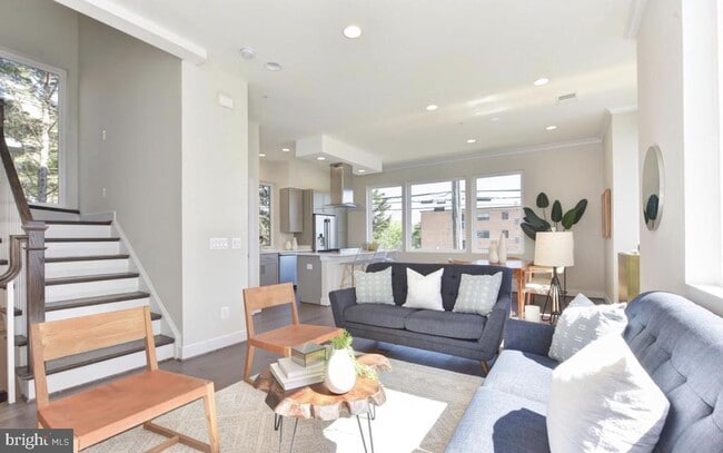 Building Photo - 2815 24th Rd S