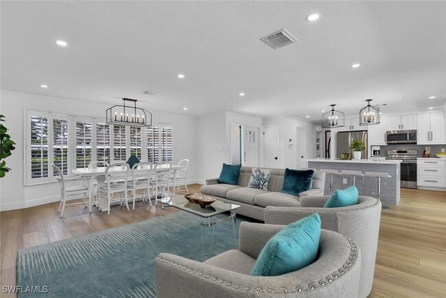 Photo - 740 Park Shore Dr