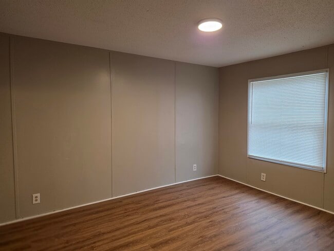 Photo - 2956 Lake Park Rd