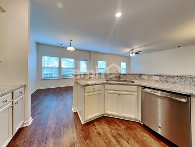 Photo - 636 Redbud Ln