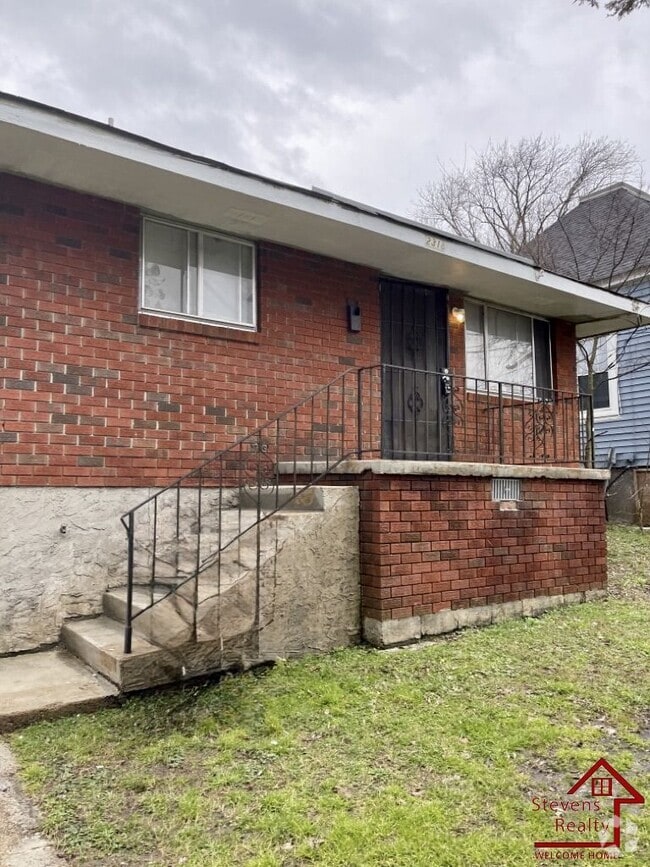 Building Photo - 2318 N Chamberlain Ave Rental