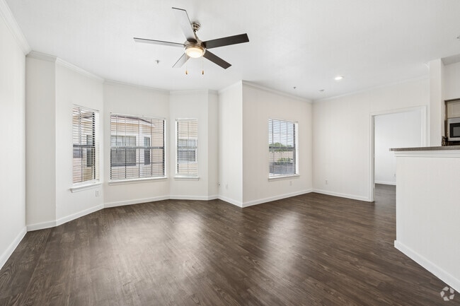 B2 2BR, 2BA - 954SF - Living Room