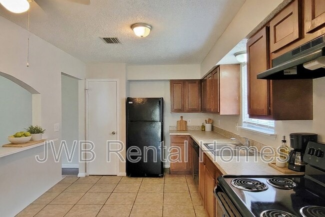 Photo - 6016 Gulf Rd W