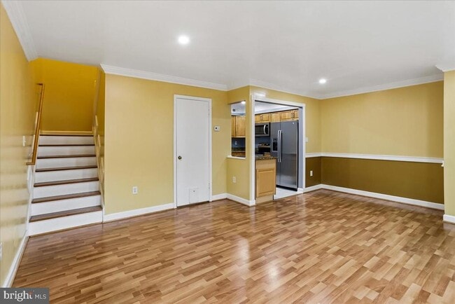 Photo - 2867 Shepperton Terrace