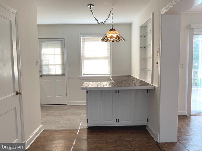 Photo - 4410 Woodfield Rd