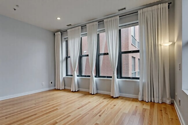 Photo - 2 S Leavitt St Unit 307