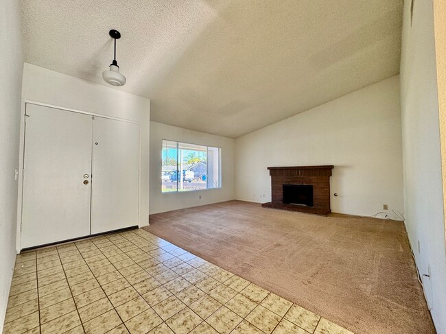 Photo - 793 Tioga Pl