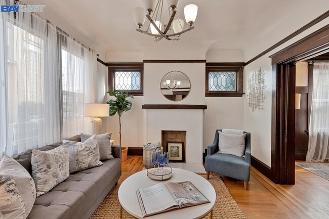 Photo - 541 Foothill Blvd