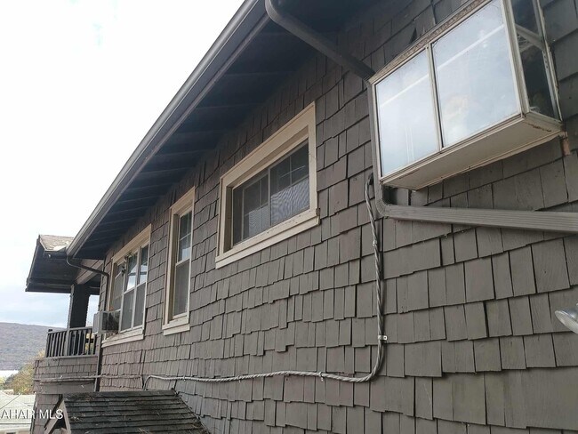 Photo - 106 Ruskin Dr