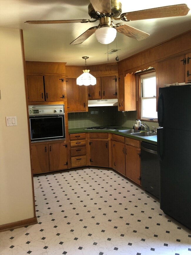 Photo - 1048 Hillwell Rd Unit House