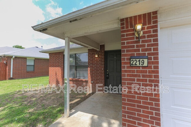 Photo - 2219 W Roselawn St