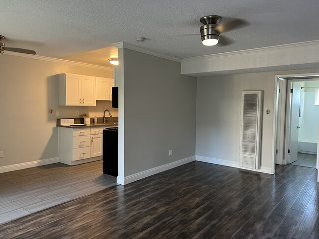 Building Photo - Beach West Rental