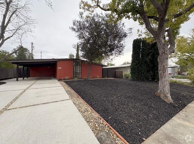 Building Photo - Newly Remodeled Single Family Home Availab...