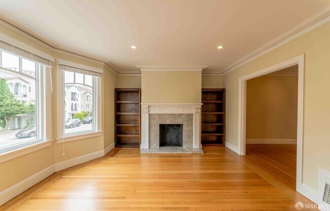 Photo - 2124 Bay St