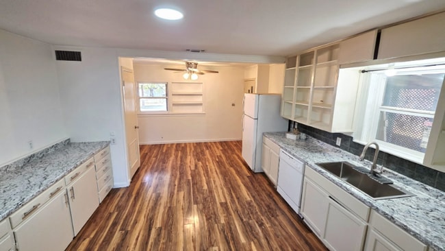 Photo - 108 W 27th St