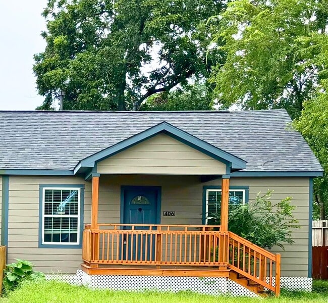 Building Photo - 406 McPhail St Rental