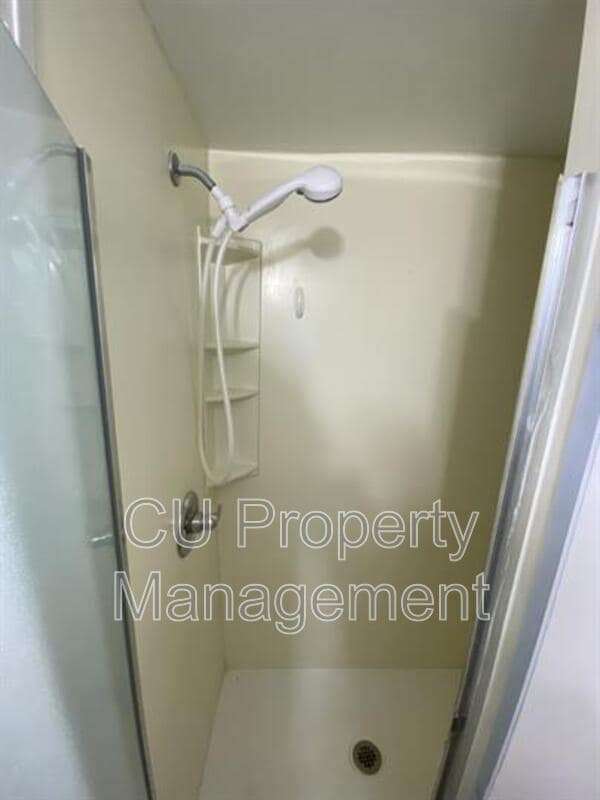 Photo - 615 W White St