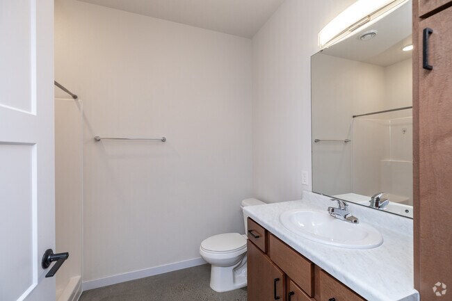Studio - 432SF - Bathroom - Vanné