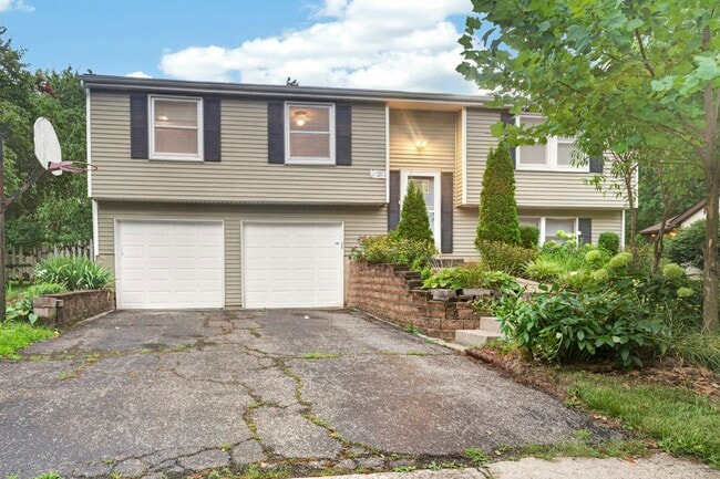 Building Photo - 423 Doverwood Dr