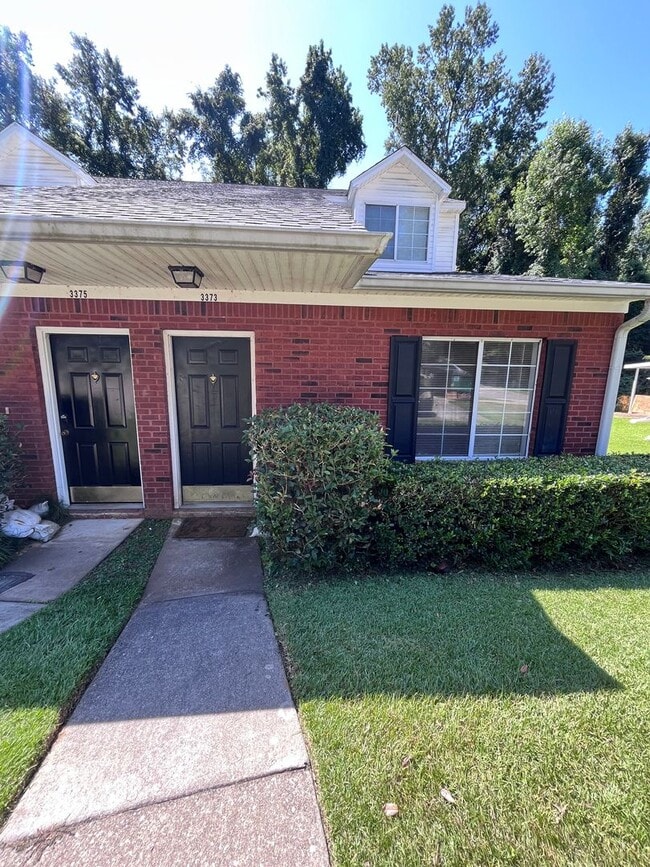 3 BR/ 2 BA townhome located in Lakeshore E... - 3 BR/ 2 BA townhome located in Lakeshore E...