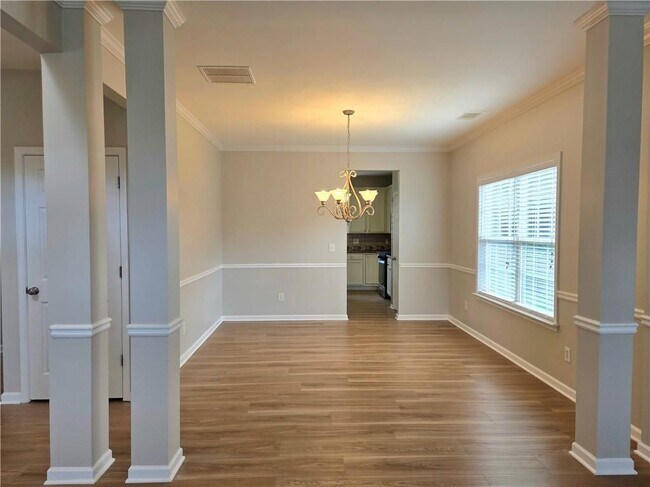 Photo - 621 Roxtree Ct NE