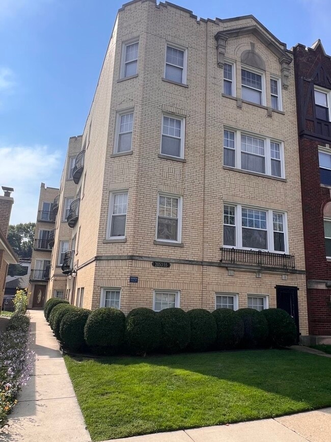 Building Photo - 2053 W Summerdale Ave Unit 3S