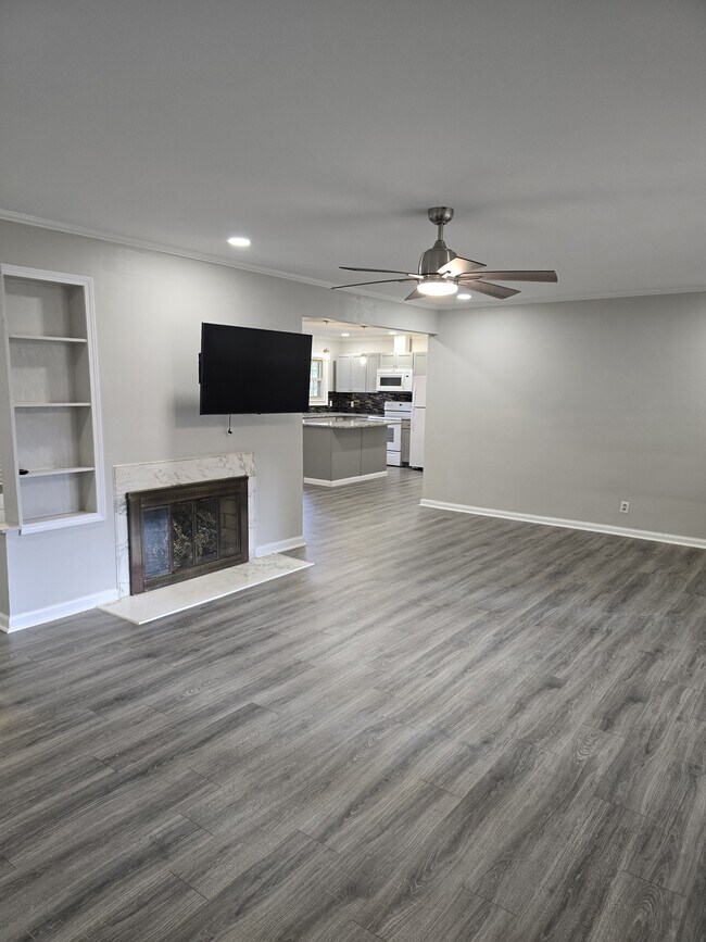 Photo - 420 Downey Pl