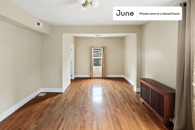 Room in Shared 5 bed/3 bath home in Brookland