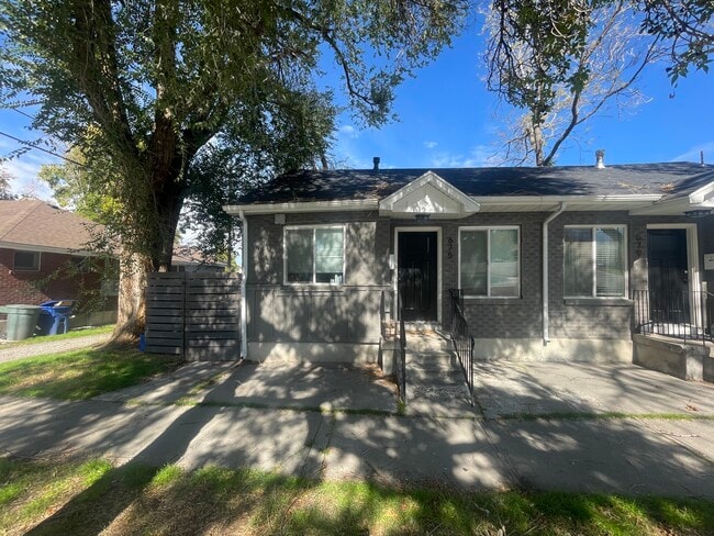 Photo - 679 E Downington Ave