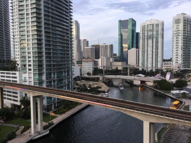 Photo - 690 SW 1st Ct Unidad 1505 Rental