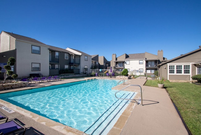 Gran piscina al aire libre Stonegate Apartments en Abilene, TX - Stonegate