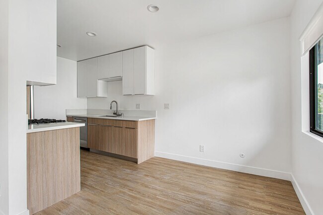 1BD x 1BA UNIT 5