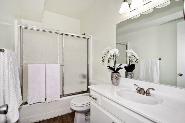 Photo - Zelzah Apartments