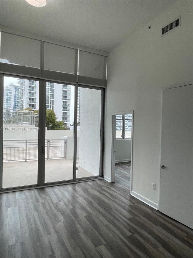 Photo - 2200 NE 4th Ave Unit 406