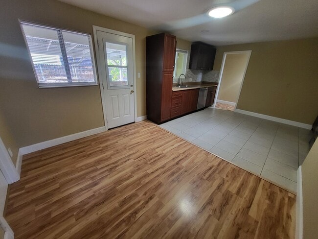 Photo - 1010 S Division St