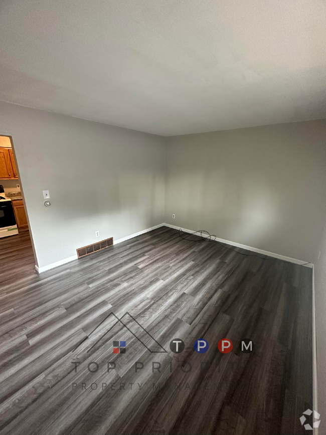 Building Photo - 1 Bedroom | 1 Bathroom Apartment in Waterl... Unit C