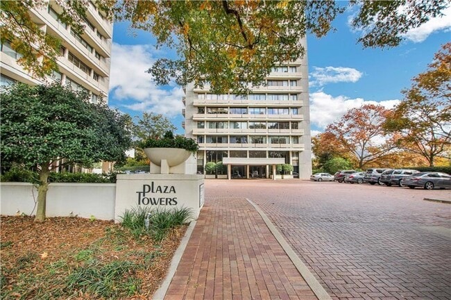 Building Photo - 2575 Peachtree Rd Unit 21-C