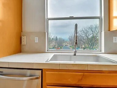 Photo - 1075 Esparanza Way